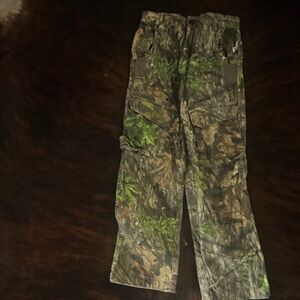 Boys Camouflage hunting pants size M, Deer hunting, camo, boys winter pants